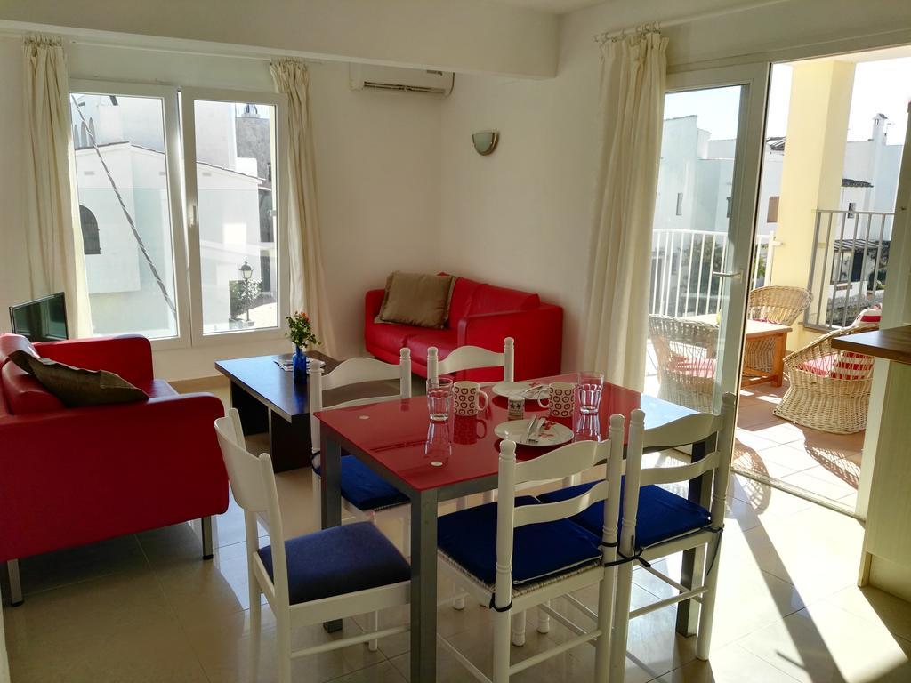 Waterside Apartment - Two Bedroom エンプリアブラバ 部屋 写真