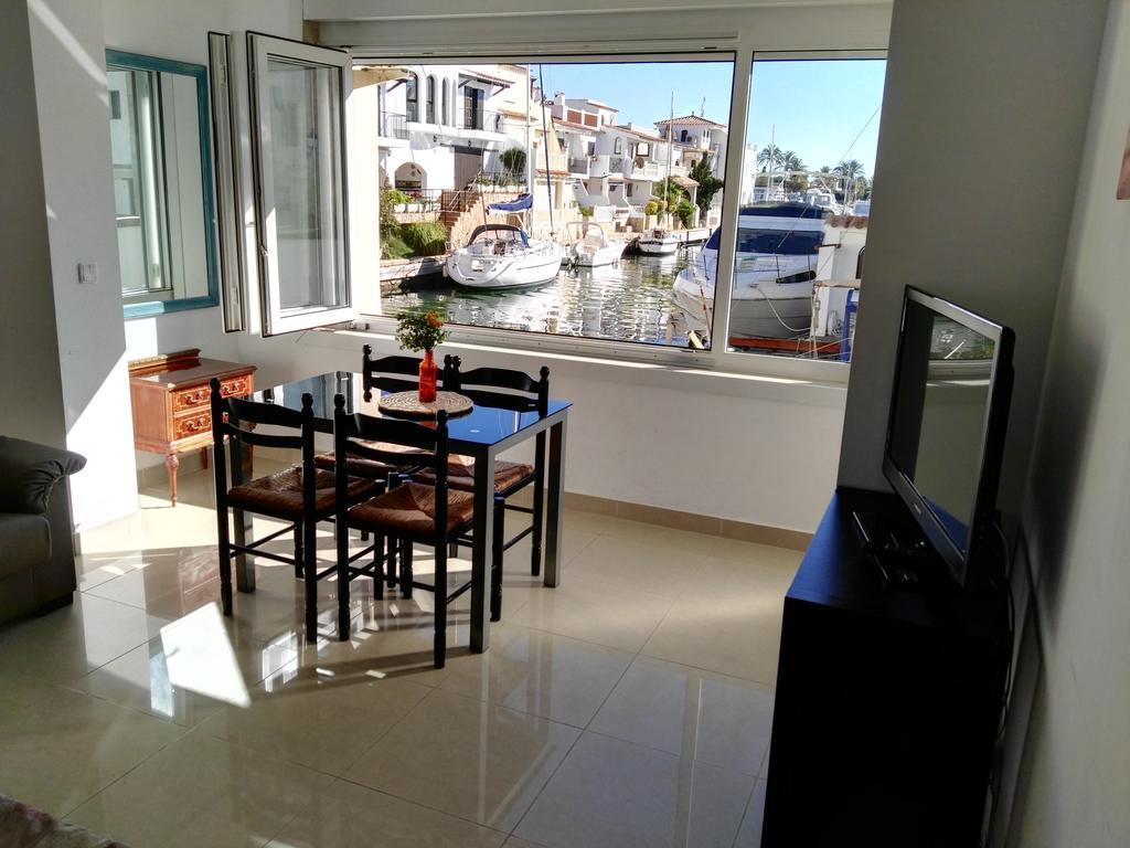 Waterside Apartment - Two Bedroom エンプリアブラバ 部屋 写真