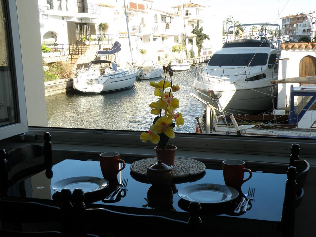 Waterside Apartment - Two Bedroom エンプリアブラバ 部屋 写真